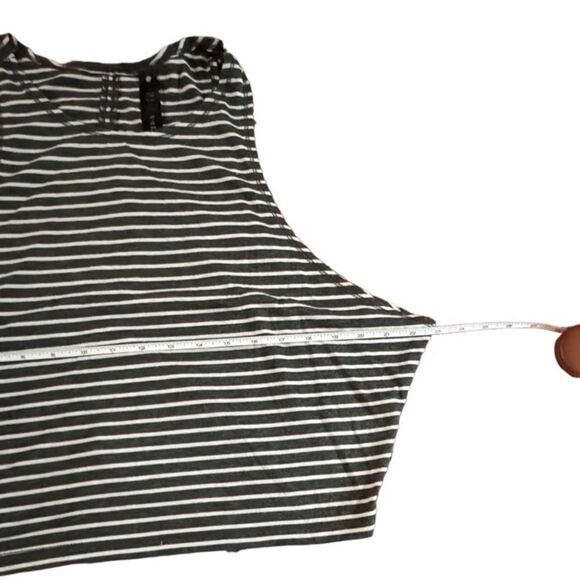 EUC Yogalicious crop workout top loose fitting slit back Rare Large FINAL PRICE - Picture 3 of 5